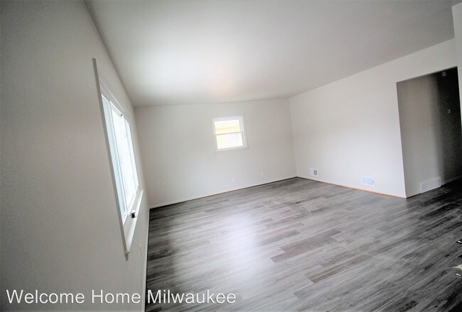 Building Photo - 4228 N 68th St