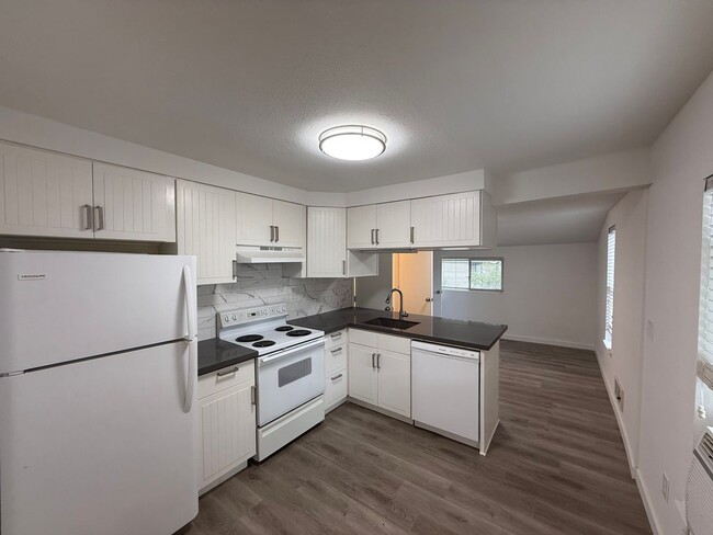 Foto del edificio - Spacious 3BR + Loft | 2.5BA | Large Yard |...