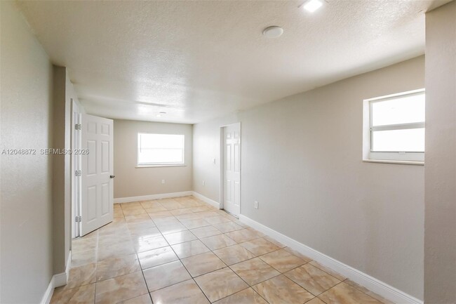 Foto del edificio - 1900 NW 187th St