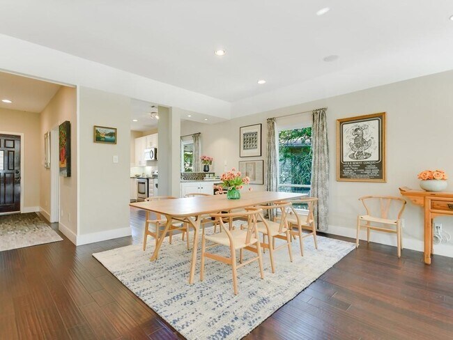 Building Photo - 5512 Oakwood Cv