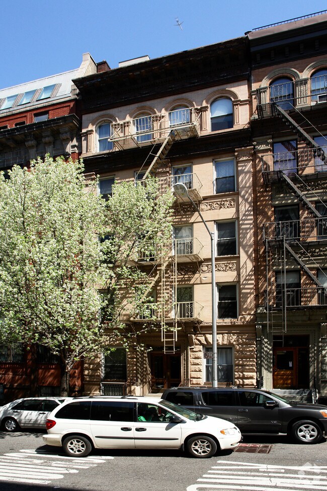 Building Photo - 205 W 84th St