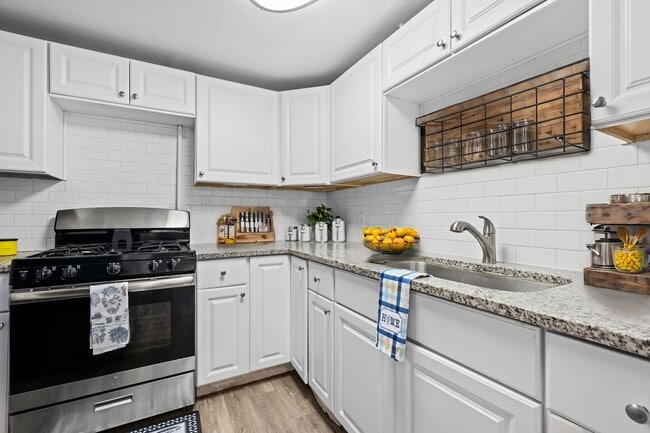 Building Photo - Olympic Garden - Beautiful Renovated Apart...