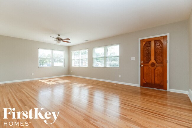 Foto del edificio - 1347 S Keene Rd