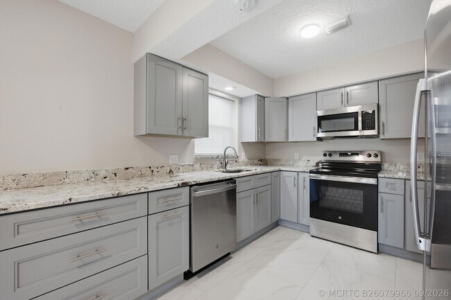 Building Photo - 1033 Goldenrod Rd
