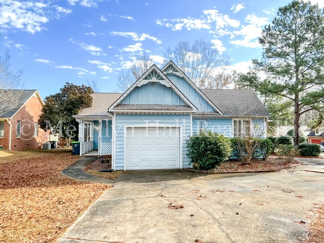 Building Photo - Charming Townhome with Garage! Close to the interstate and shopping!