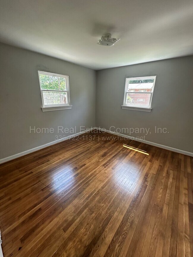 Building Photo - 139-141 Westdale (Drawer 1 - 608)