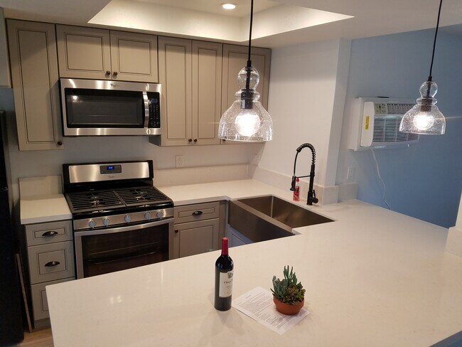 Foto del edificio - 13722 Red Hill Ave