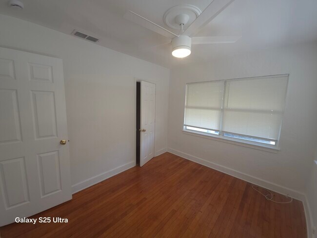 Foto del edificio - 8145 22 ND AVE N ST PETE