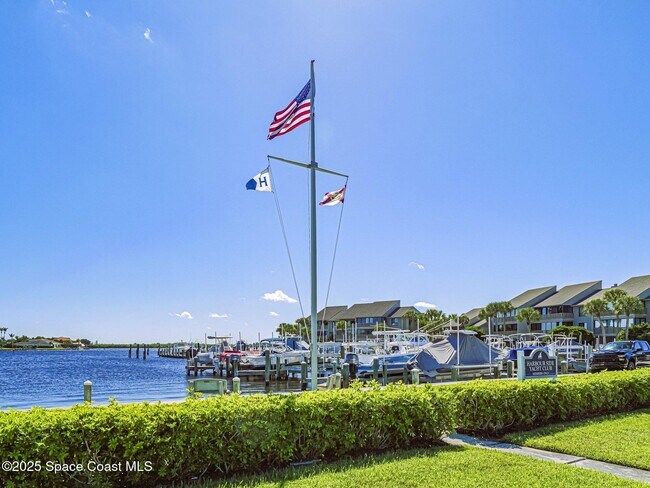 Foto del edificio - 1821 Mooringline Dr