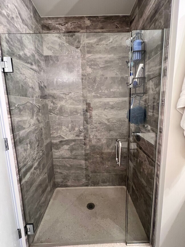 Foto del edificio - 2480 N Milwaukee Ave