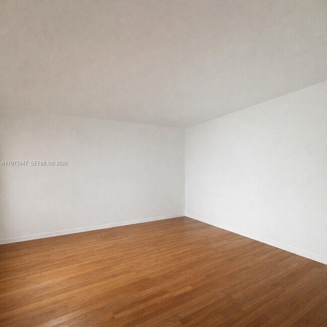 Foto del edificio - 7921 West Dr