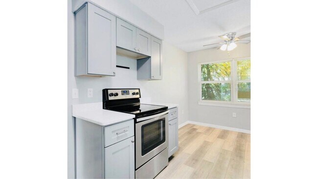 Foto del edificio - 961 Lake Ln