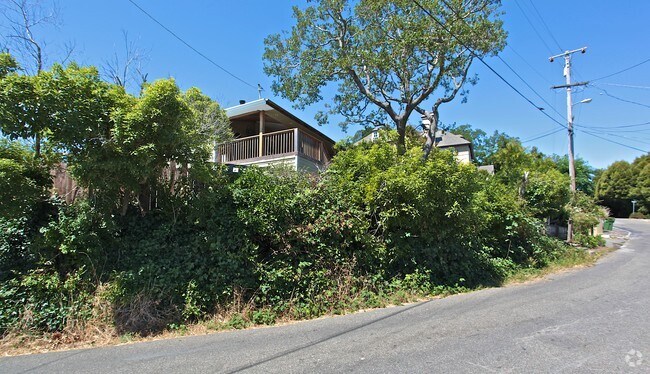 Foto del edificio - 200 Almonte Blvd