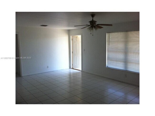 Foto del edificio - 331 Silver Beach Rd
