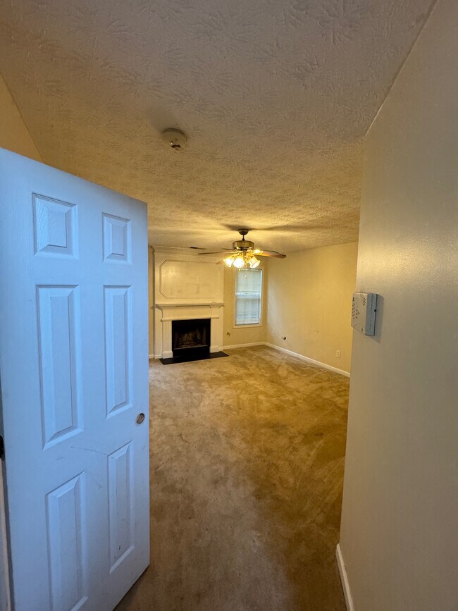 Foto del edificio - Room in House on Tara Bend