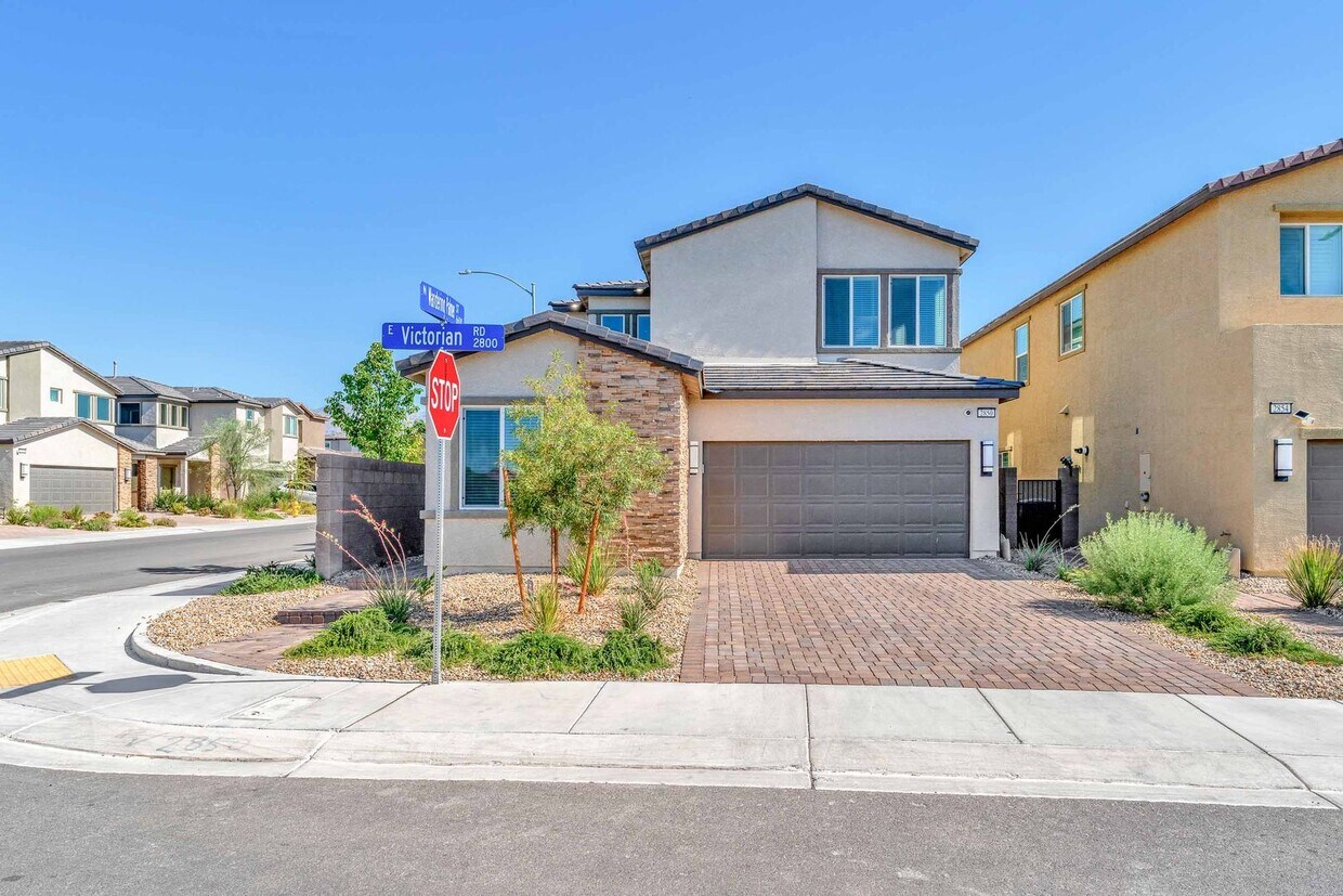 Primary Photo - Spacious Modern Home with Luxuries!