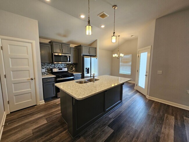 Foto del edificio - (3) Bed/(2) Bath in Trailwoods Addition Avail NOW!