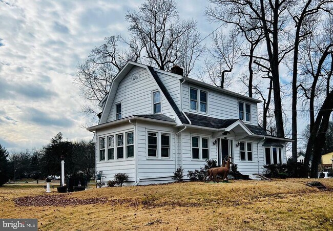 Building Photo - 222 Berlin Rd N