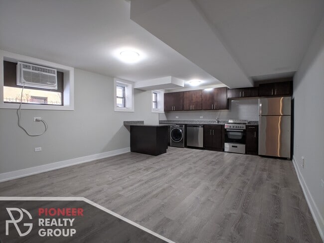 Building Photo - 437 W Belden