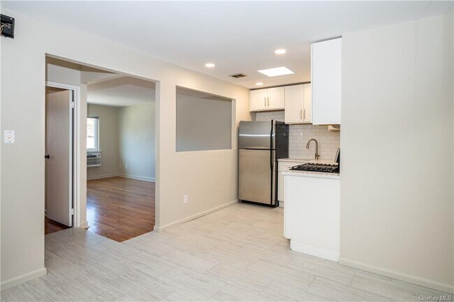 Building Photo - 268 E 238th St