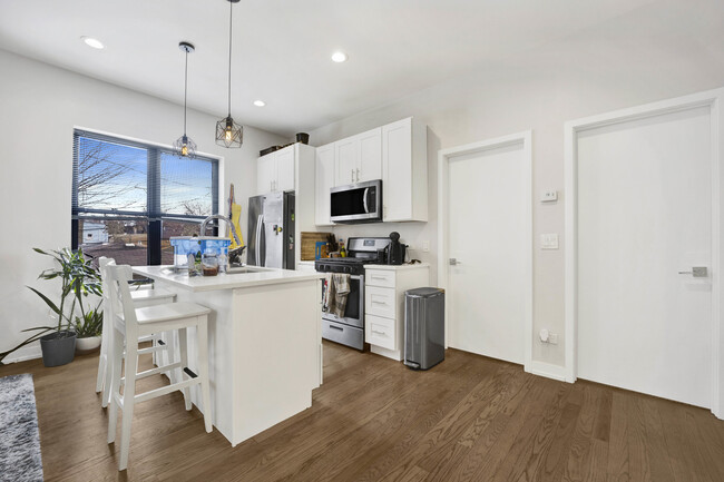Foto del edificio - 2735 W Potomac Ave