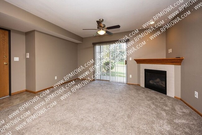 Building Photo - 701 SE Dovetail Rd