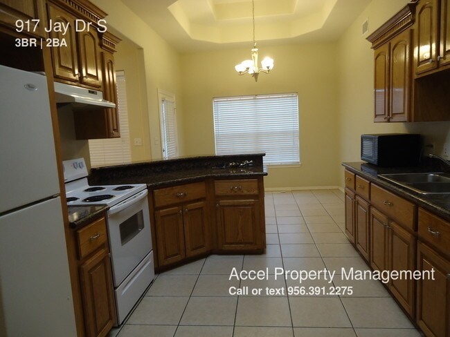 Foto del edificio - 917 Jay Dr N