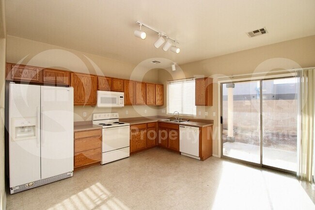 Building Photo - 2040 S Falcon Dr