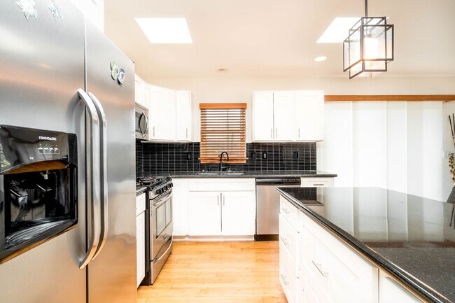 Foto del edificio - WAHIAWA TOWN: 4-BED, 2-BATH AVAILABLE EARL...