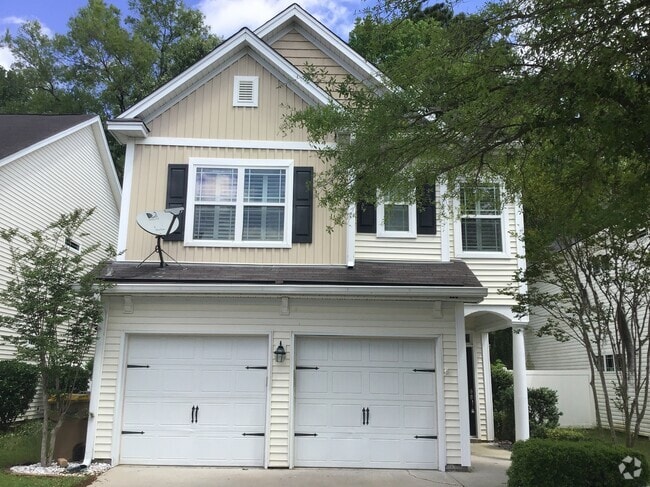 Building Photo - 220 Summer Hill Way