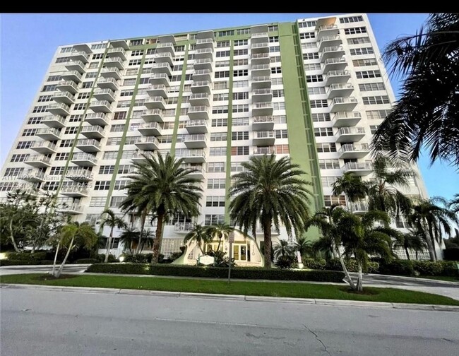 Building Photo - 2150 Sans Souci Blvd