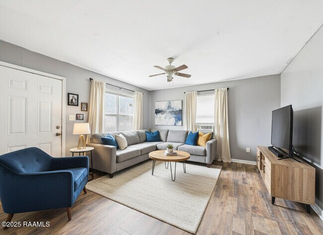 Foto del edificio - 615 Walker Rd