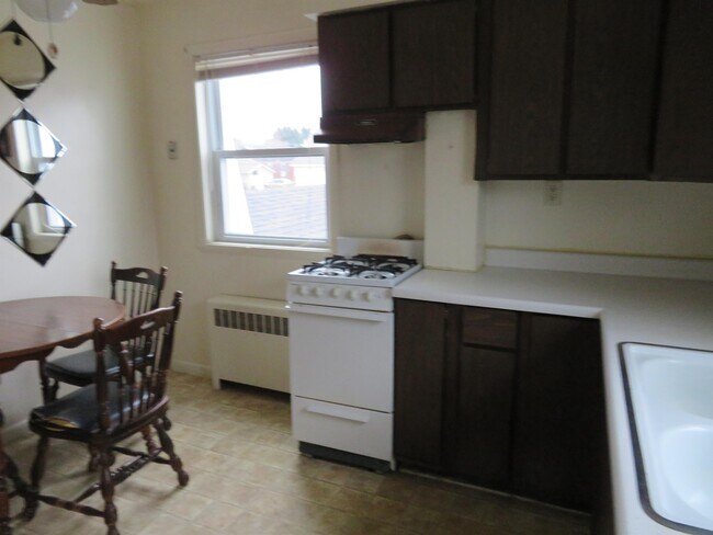Building Photo - 2516 Springbrook Rd