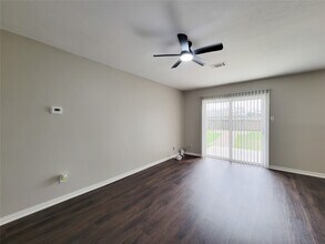 Building Photo - 6439 Oaknut Dr