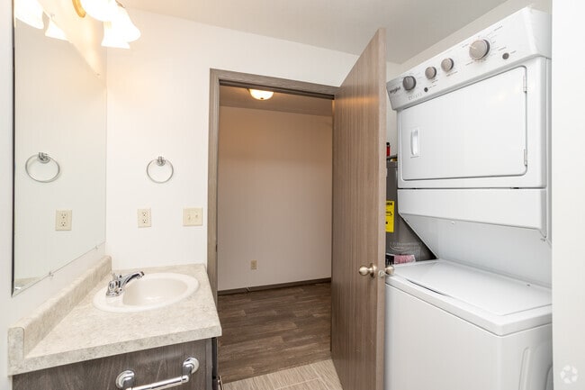 Studio - 468SF - Laundry/Bathroom - Willows Edge