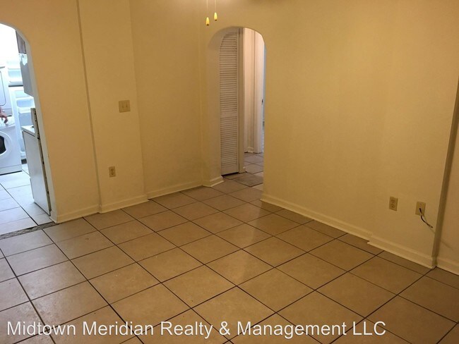 Building Photo - 309 W Osceola St