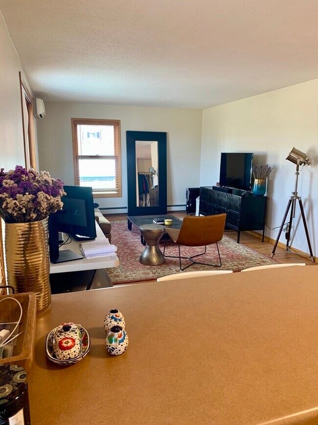 Foto del edificio - 2050 St Clair Ave