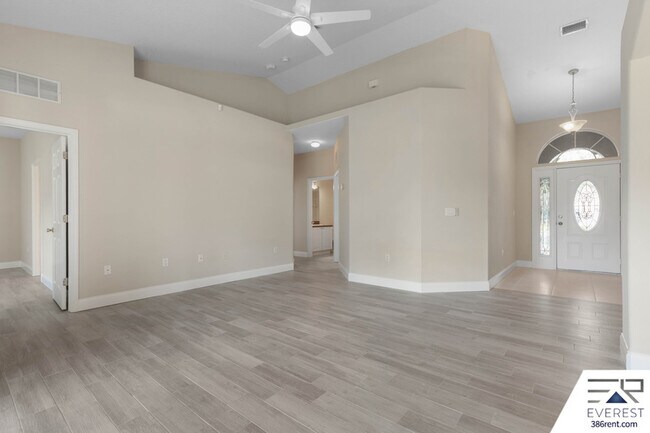 Foto del edificio - 34 Utrillo Pl