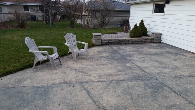 Building Photo - 15050 Knoll Terrace