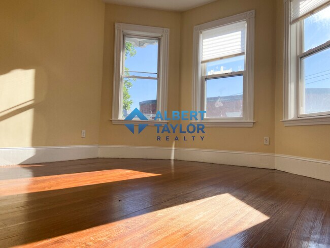 Foto del edificio - 19 Parker Hill Ave