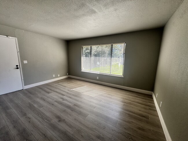 Building Photo - 6724 Plymouth Rd