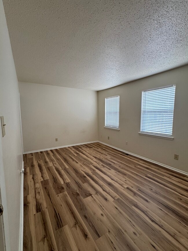 Building Photo - 3646 Sylvan Ct