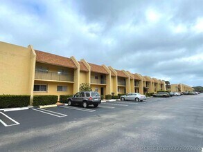 Building Photo - 2805 SW 22nd Ave