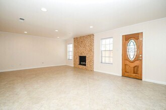 Building Photo - 13240 Trail Hollow Dr