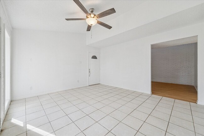 Foto del edificio - 2223 Par Ln