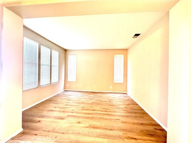Foto del edificio - 7223 Silverwood Dr