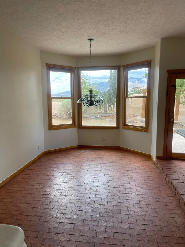 Building Photo - 526 Camino De La Tierra