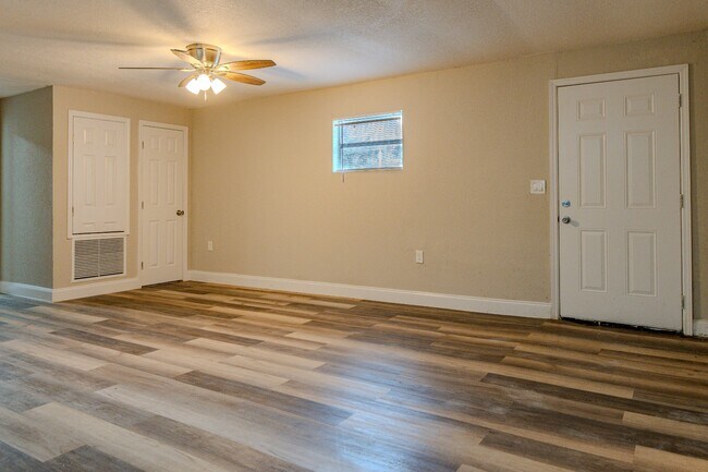 Foto del edificio - 129 W Church St