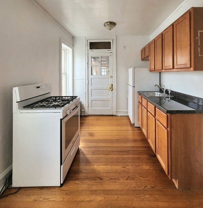 Foto del edificio - 5423 W Montrose Ave