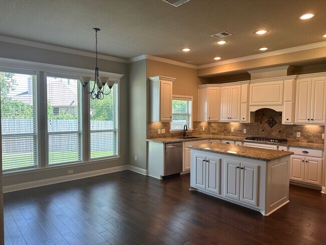 Building Photo - College Station - 4 bedrooms, 2.5 Bathroom, 2 car garage, fenced in back yard -Available now!